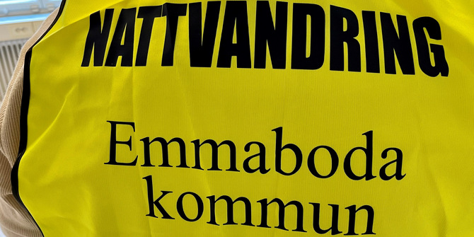 Reflexväst med NATTVANDRING Emmaboda kommun tryckt på ryggen