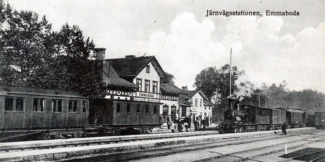 Gammal bild på järnvägsstationen i Emmaboda