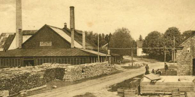 Boda glasbruk anlades 1864, på markerna till fastigheten Förlångskvarn.