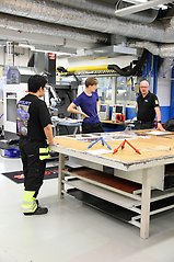 Elever och lärare på Industriprogrammet